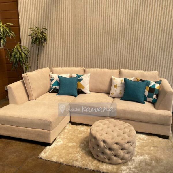 sala con divan en micro fibra beige