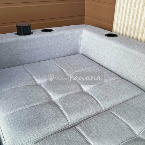 Sofá cama esquinero XL para 8 personas personalizado con 3 cargadores inalámbricos, baúl y porta vasos en lino gris 4,4m