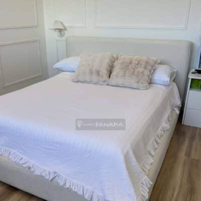 Cama king moderna en lino ivory suave alto tránsito