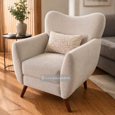 Butaca minimalista beige con patas en madera