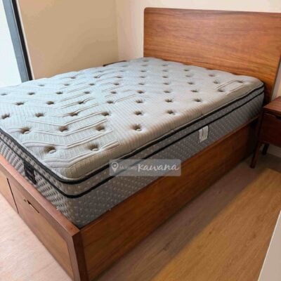 Cama Queen en madera Guanacaste con gavetas y candado