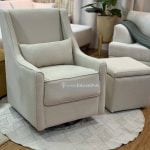 Silla de lactancia con ottoman baúl mecedora y giratoria en lino champagne